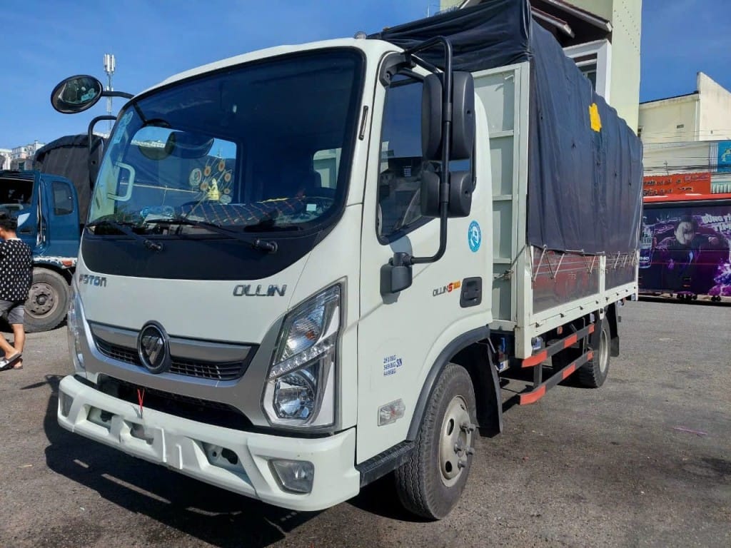 Toàn cảnh xe tải Thaco Ollin 3 5 tấn cũ S700 đời 2022 với thùng bạt