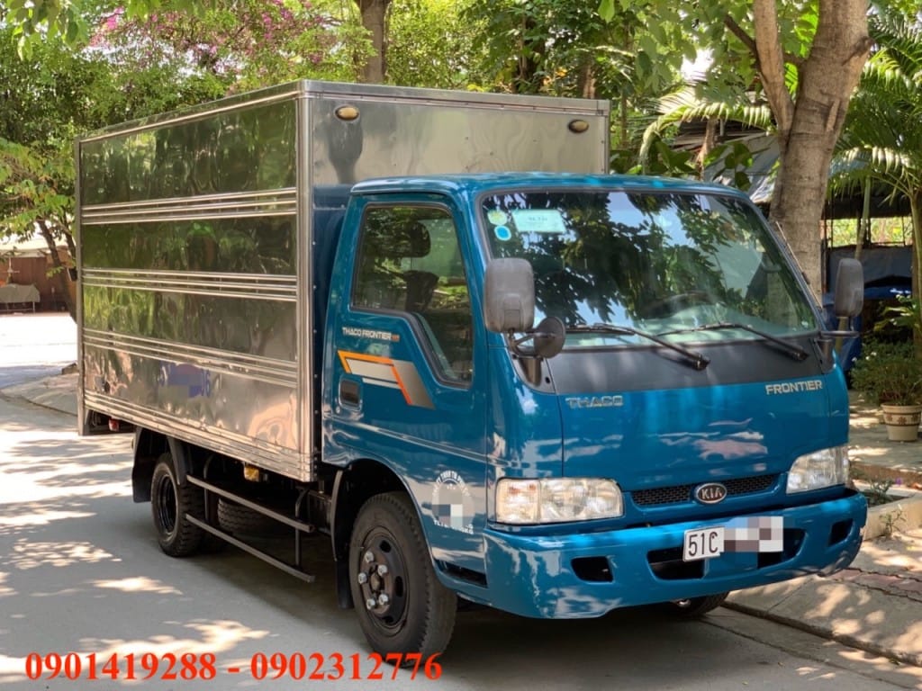 Tổng quan bãi xe mua bán xe tải cũ tại Tây Ninh, cho thấy sự tấp nập của thị trường.