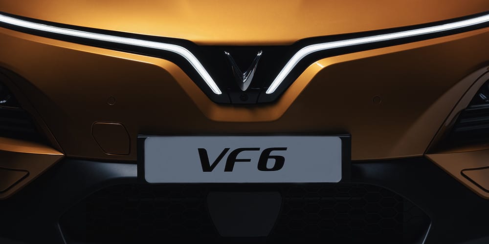 Tổng quan phần đầu xe VinFast VF6 từ góc thấp