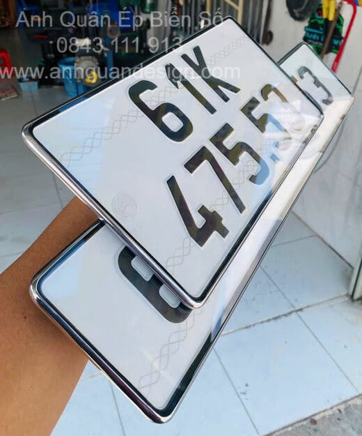 Tổng quan về biển số ô tô được bọc cao cấp tràn viền, với giá ép biển số xe ô tô hợp lý.