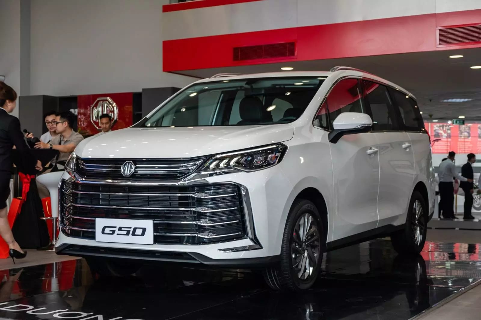 Tổng quan về thiết kế ngoại thất của xe MG G50 màu xanh