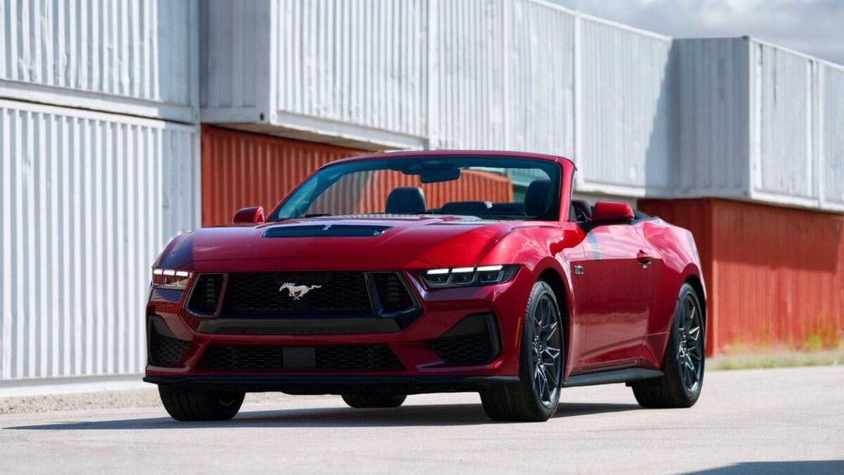 Tổng quan về xe coupe Ford Mustang thế hệ thứ 7, biểu tượng sức mạnh của dòng xe thể thao.