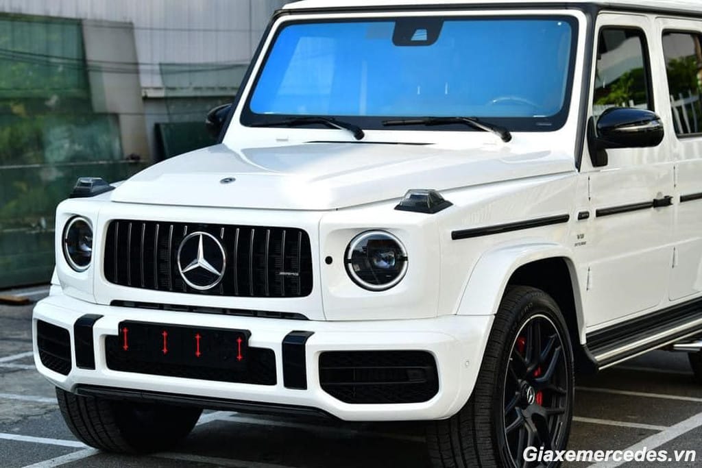 Tổng thể đầu xe Mercedes G63 AMG với đèn pha Multi-beam LED