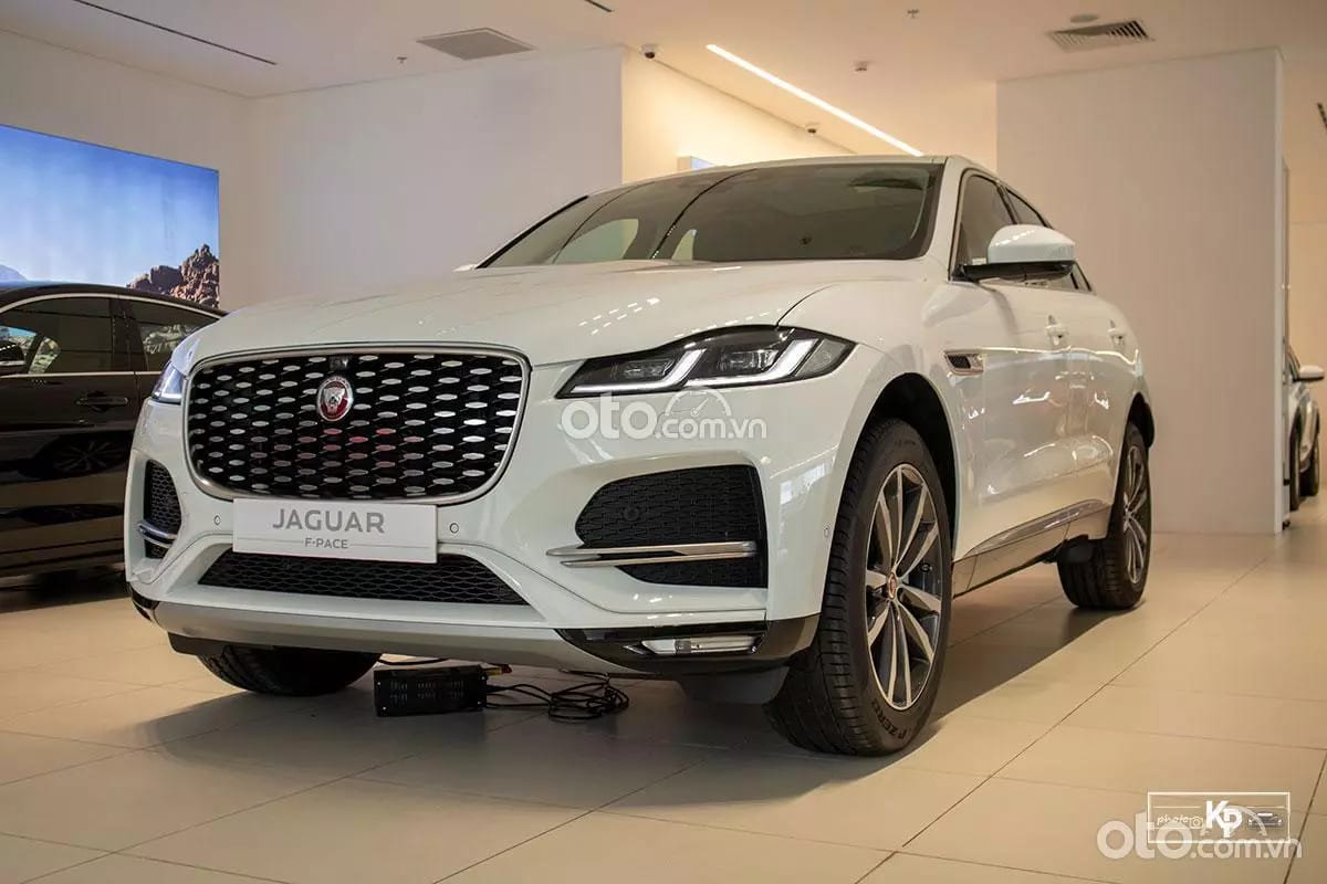 Tổng thể ngoại hình mạnh mẽ của SUV Jaguar F-Pace