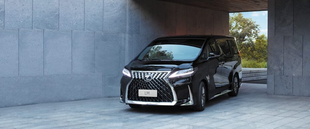 Tổng thể ngoại thất Lexus LM350 với thiết kế bề thế và sang trọng