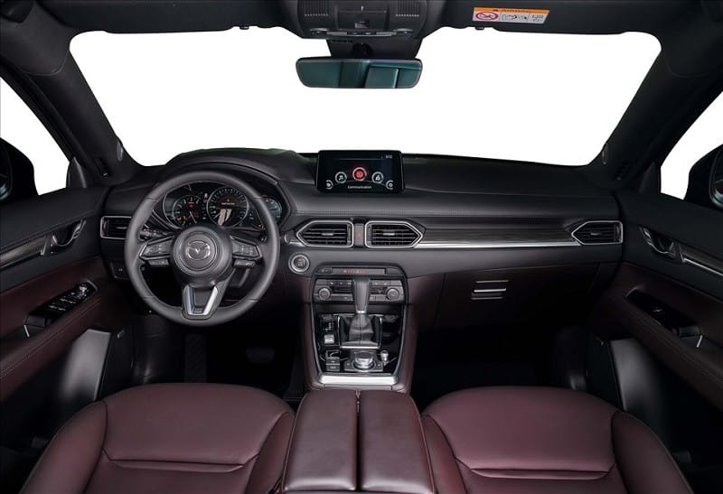 Tổng thể nội thất Mazda CX-8 năm 2024, khẳng định chất lượng phù hợp với giá xe Mazda CX-8.