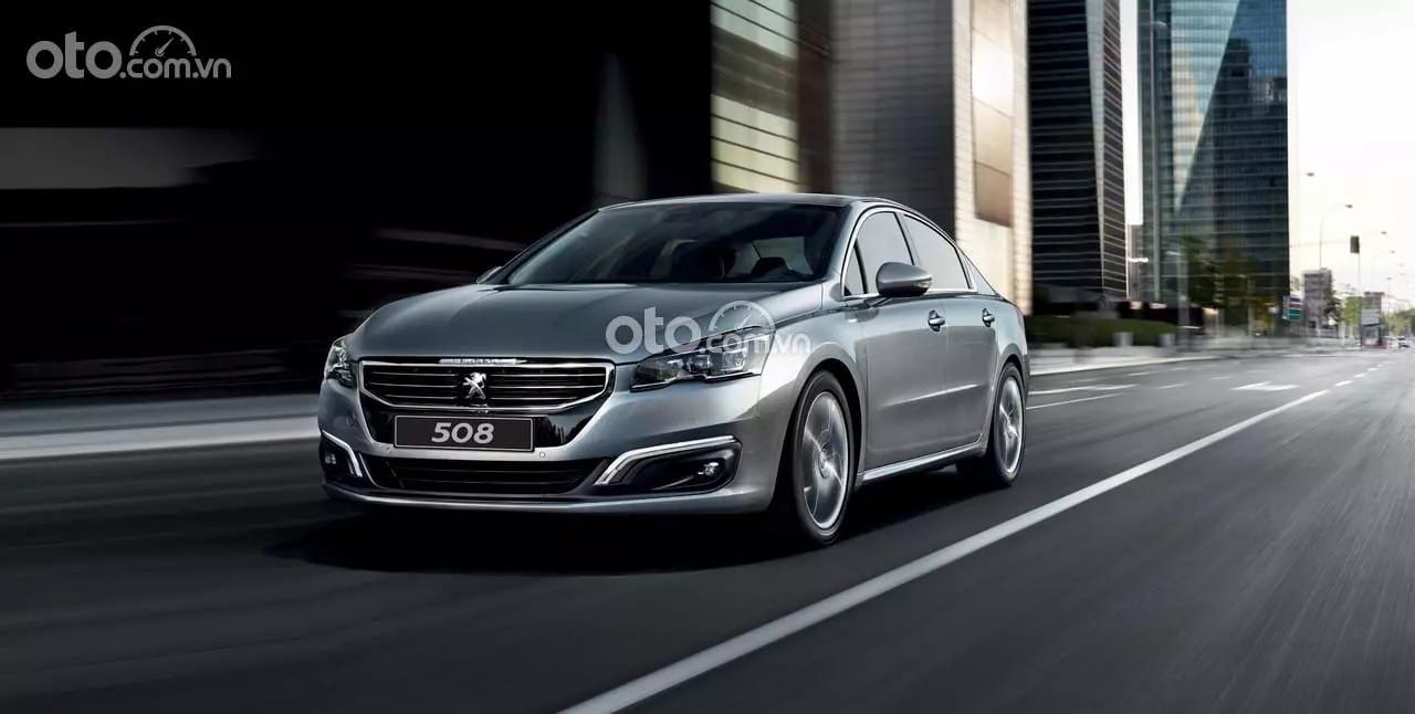 Tổng thể thiết kế phía trước của xe Peugeot 508, tôn lên vẻ thanh lịch