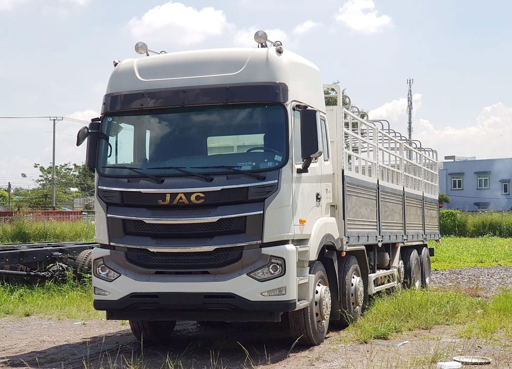 Tổng thể xe tải 5 chân JAC A5 động cơ Yuchai