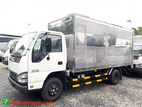 tổng thể xe tải isuzu 2.4 tấn cũ QKR77H màu trắng