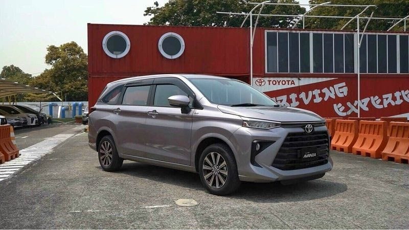 Toyota Avanza Màu Bạc Tím 2024