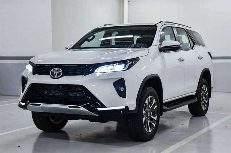 Toyota Fortuner màu Trắng Ngọc Trai cao cấp