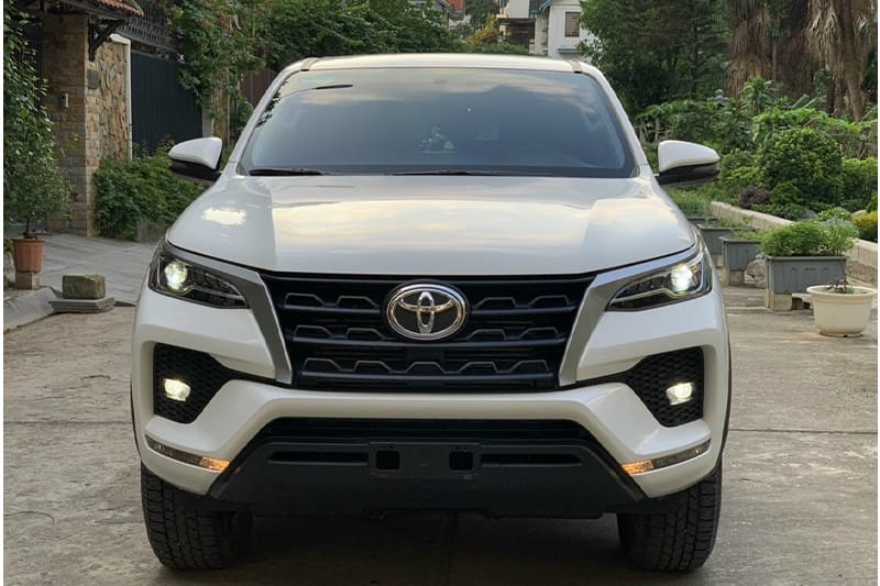 Toyota Fortuner màu Trắng thanh lịch