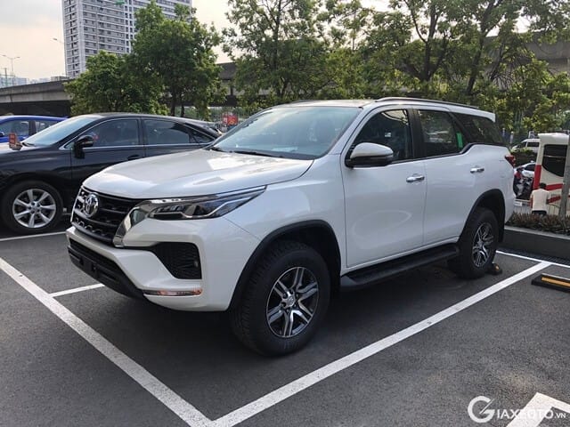 Toyota Fortuner với thiết kế mạnh mẽ và khả năng địa hình vượt trội