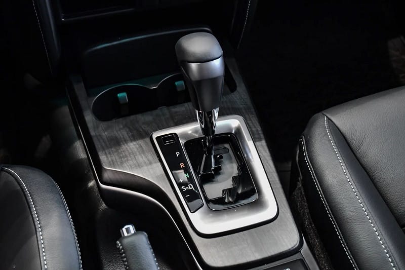 Toyota Fortuner vượt địa hình ấn tượng