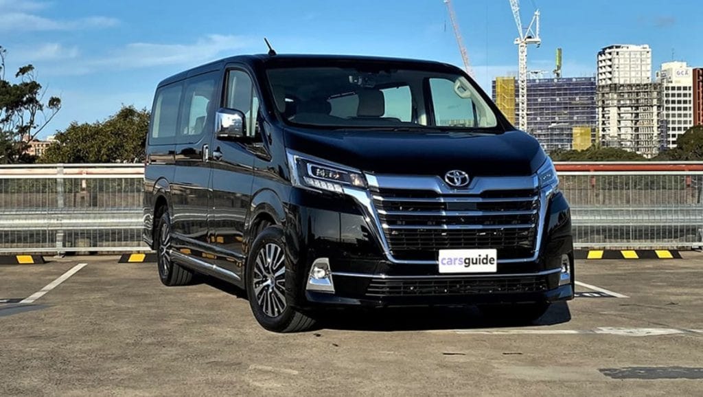 Toyota Granvia 9 chỗ là mẫu xe MPV cao cấp từ Nhật Bản
