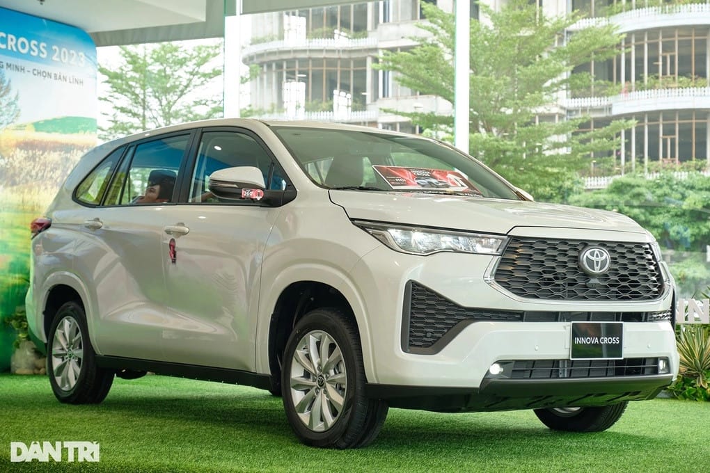 Toyota Innova Cross, mẫu MPV với thiết kế hiện đại, thể hiện sự phát triển của phân khúc MPV tại Việt Nam