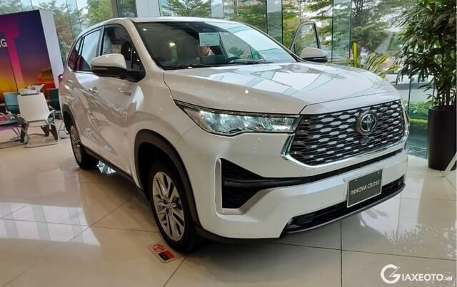 Toyota Innova Cross thế hệ mới với thiết kế hiện đại và tùy chọn hybrid