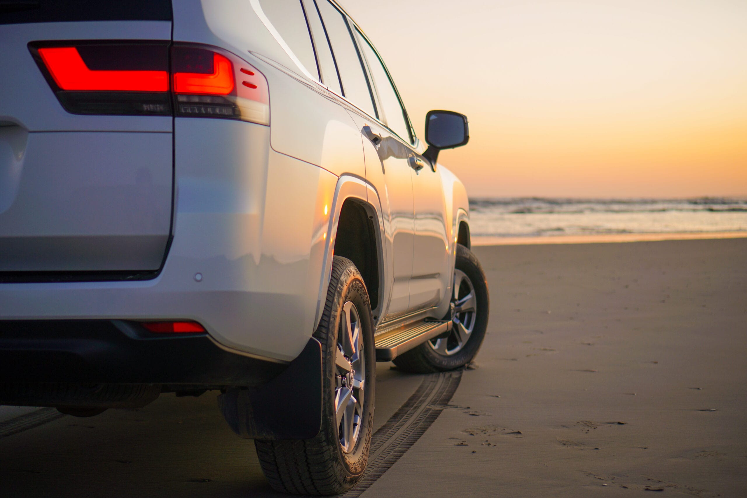 Toyota Land Cruiser 2022 vượt địa hình ấn tượng