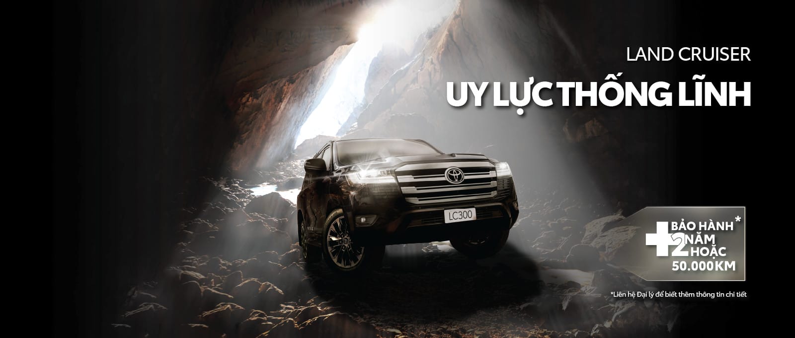 Toyota Land Cruiser V8 mạnh mẽ trên địa hình, thể hiện đẳng cấp và giá xe Land Cruiser V8 xứng tầm