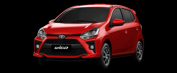 Toyota Vios màu đỏ đang di chuyển trên đường