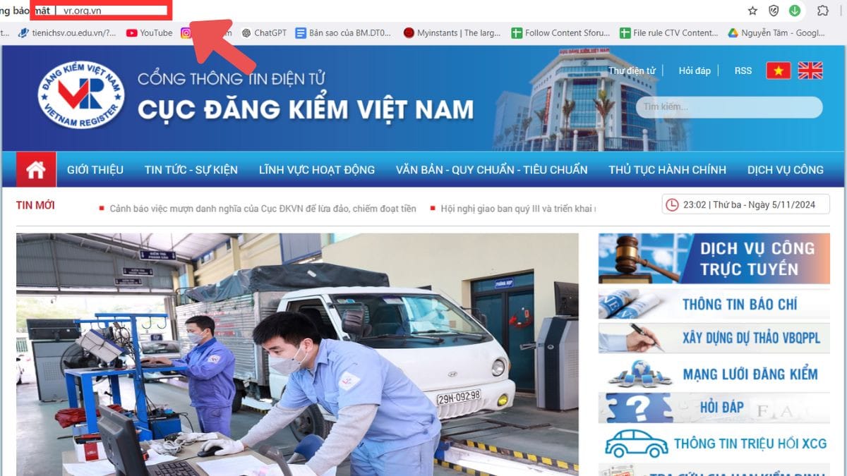 Tra cứu biển số xe Bạc Liêu online bước 1: Màn hình máy tính hiển thị trang web của Cục Đăng kiểm Việt Nam, thể hiện giao diện tra cứu thông tin.