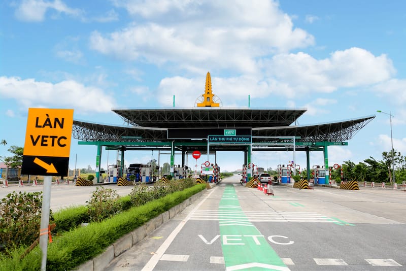 Trạm thu phí BOT trên đường cao tốc là nơi thu các khoản phí đường bộ cần thiết