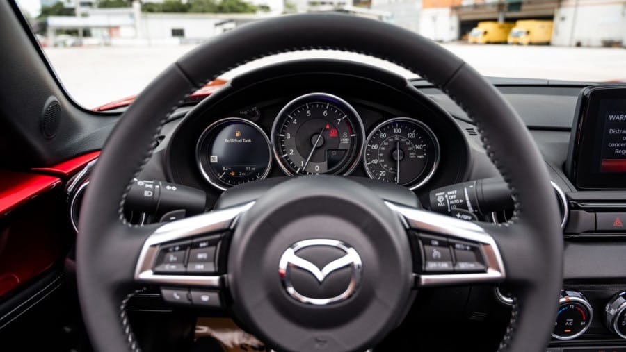 Trang bị tiện nghi giải trí hiện đại của Mazda MX-5 Miata