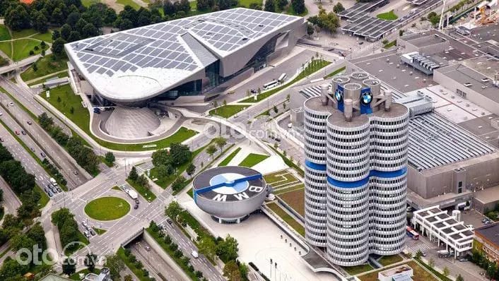 Trụ sở BMW tại Munich, Bavaria, Đức, biểu tượng của sự sang trọng và kỹ thuật ô tô Đức