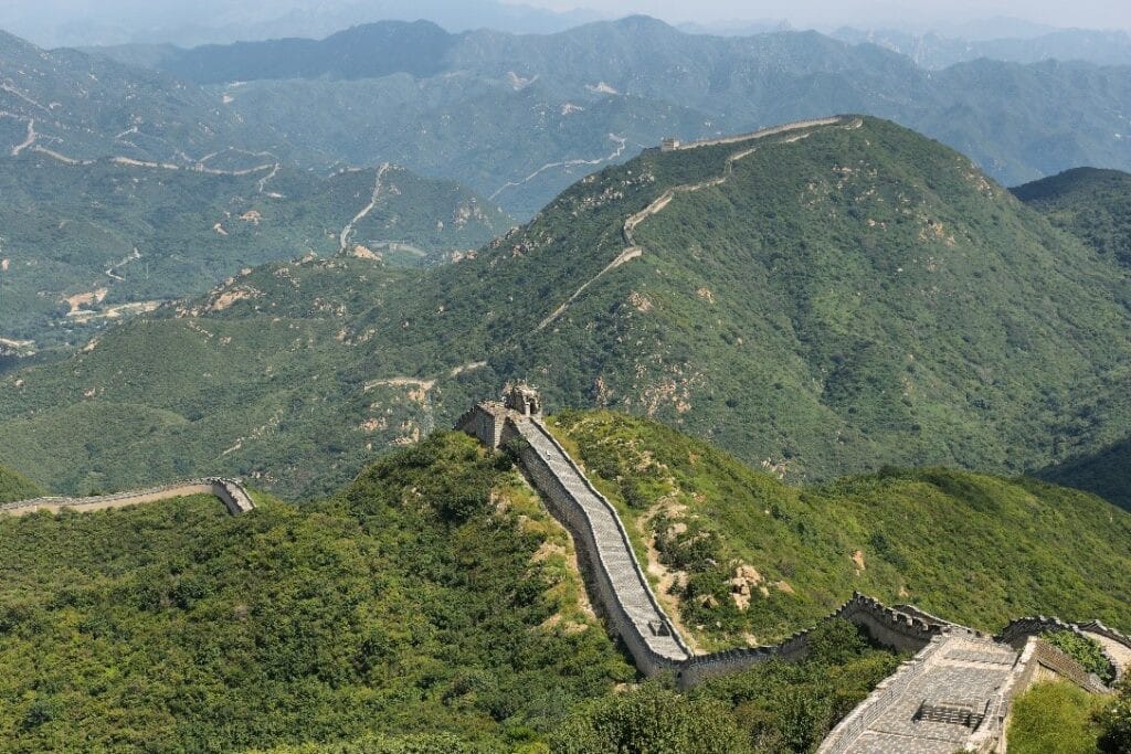 Vạn Lý Trường Thành hùng vĩ, minh họa chiều dài bằng dặm và kilômét, không liên quan trực tiếp đến 1 dặm bằng bao nhiêu hải lý nhưng giúp hình dung độ lớn của dặm