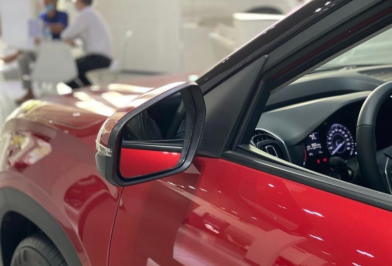 Vành hợp kim 17 inch và gương chiếu hậu tích hợp đèn báo rẽ của Hyundai Creta