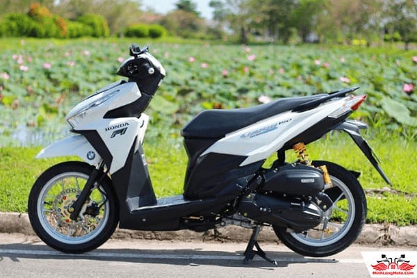 Vario 150 màu trắng với bộ mâm đúc thể thao