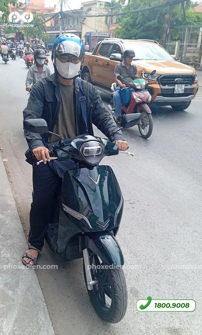 VinFast Feliz S màu xanh rêu - mẫu xe máy điện đẹp cho nam thanh lịch