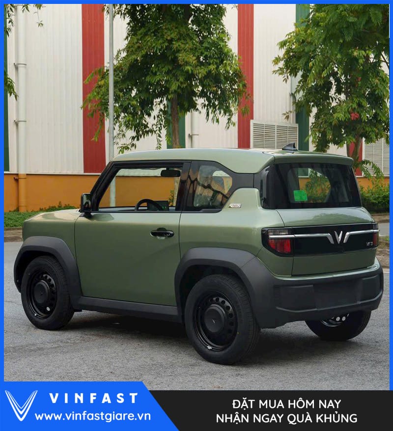 VinFast VF3 màu xanh đang di chuyển, thể hiện hiệu suất vận hành linh hoạt