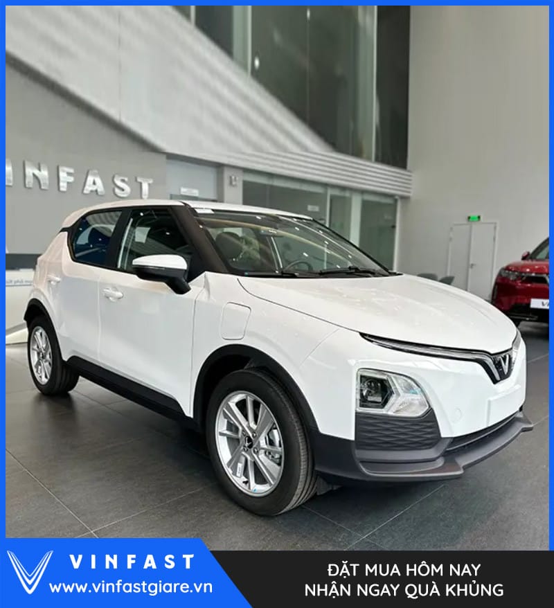 VinFast VF5 Plus màu trắng đang di chuyển trên đường