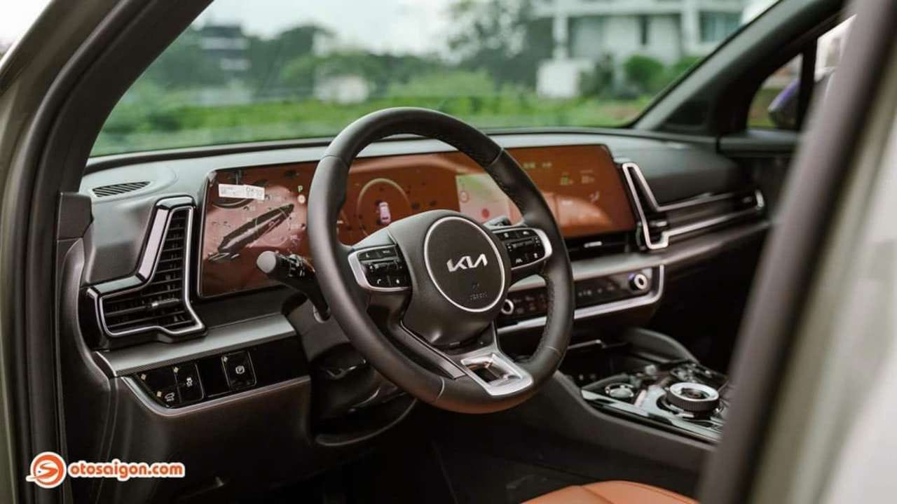 Vô lăng bọc da đa chức năng trên Kia Sportage 2025
