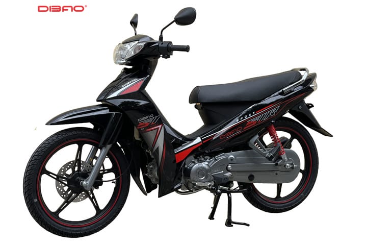 xe 100cc đang di chuyển trên đường thể hiện tốc độ tối đa