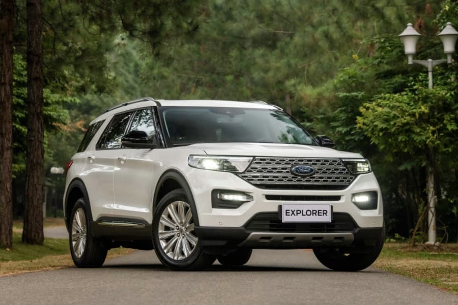 Xe 5 chỗ chở quá số người có thể gặp nhiều rủi ro khi tham gia giao thông