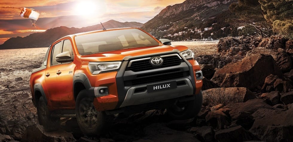 Xe bán tải Toyota Hilux mạnh mẽ, phân biệt với các dòng xe SUV