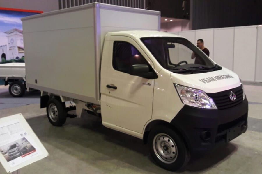 Xe bán tải Veam Star cũ 850kg màu trắng, lý tưởng cho việc giao hàng nội thành Hà Nội.