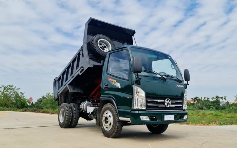 Xe ben Chiến Thắng vận chuyển vật liệu xây dựng