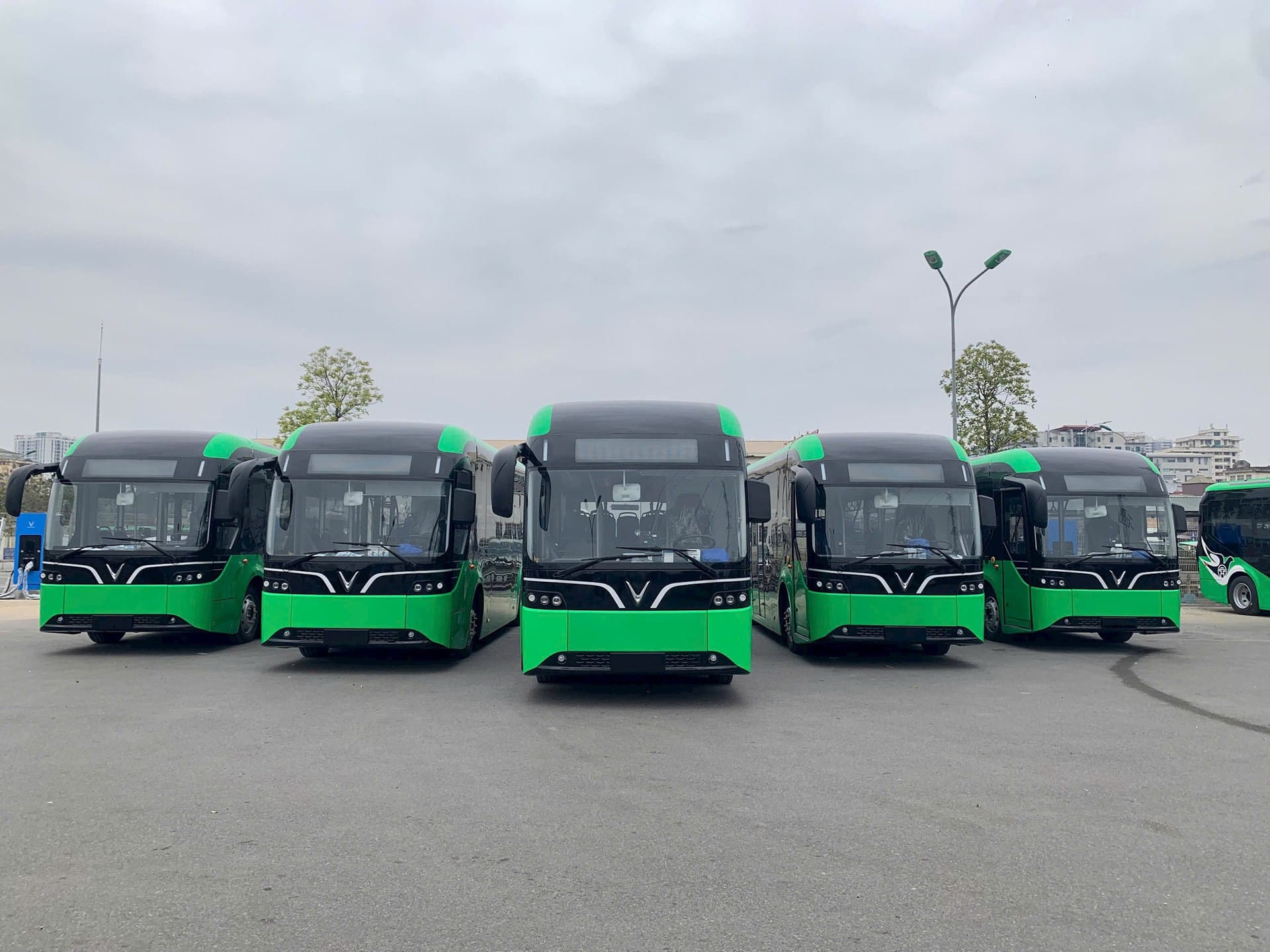 Xe buýt điện mới chuẩn bị khai trương tại Hà Nội, sẵn sàng phục vụ tuyến 39 và các tuyến khác
