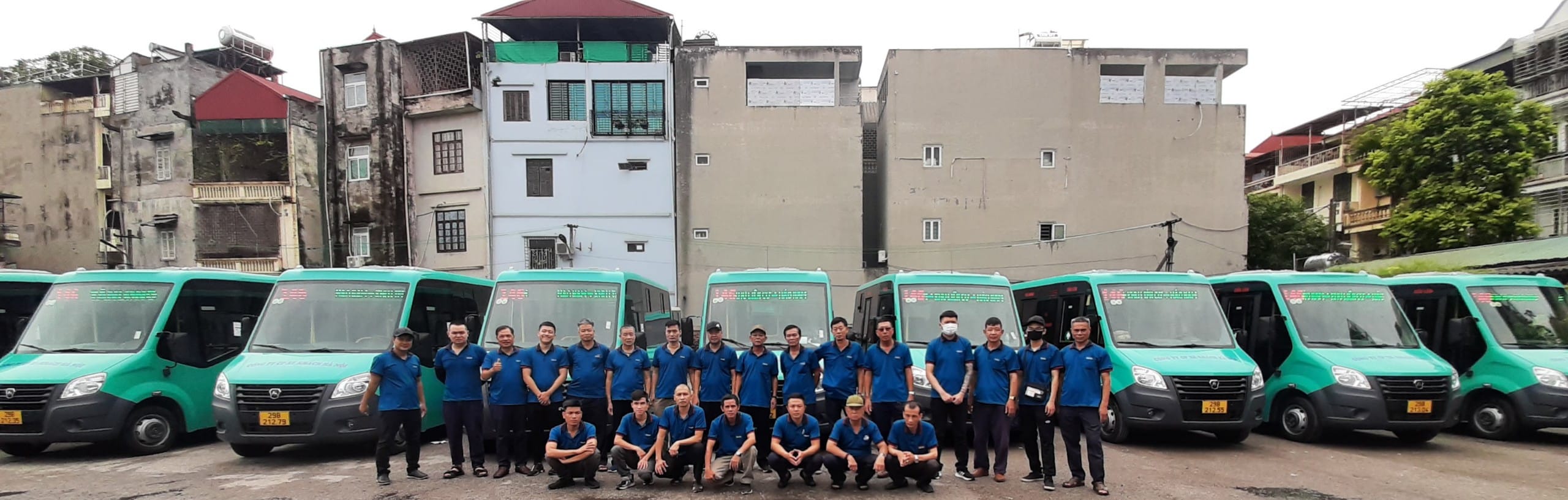 Xe buýt Gaz tuyến 146 màu xanh tại Hà Nội