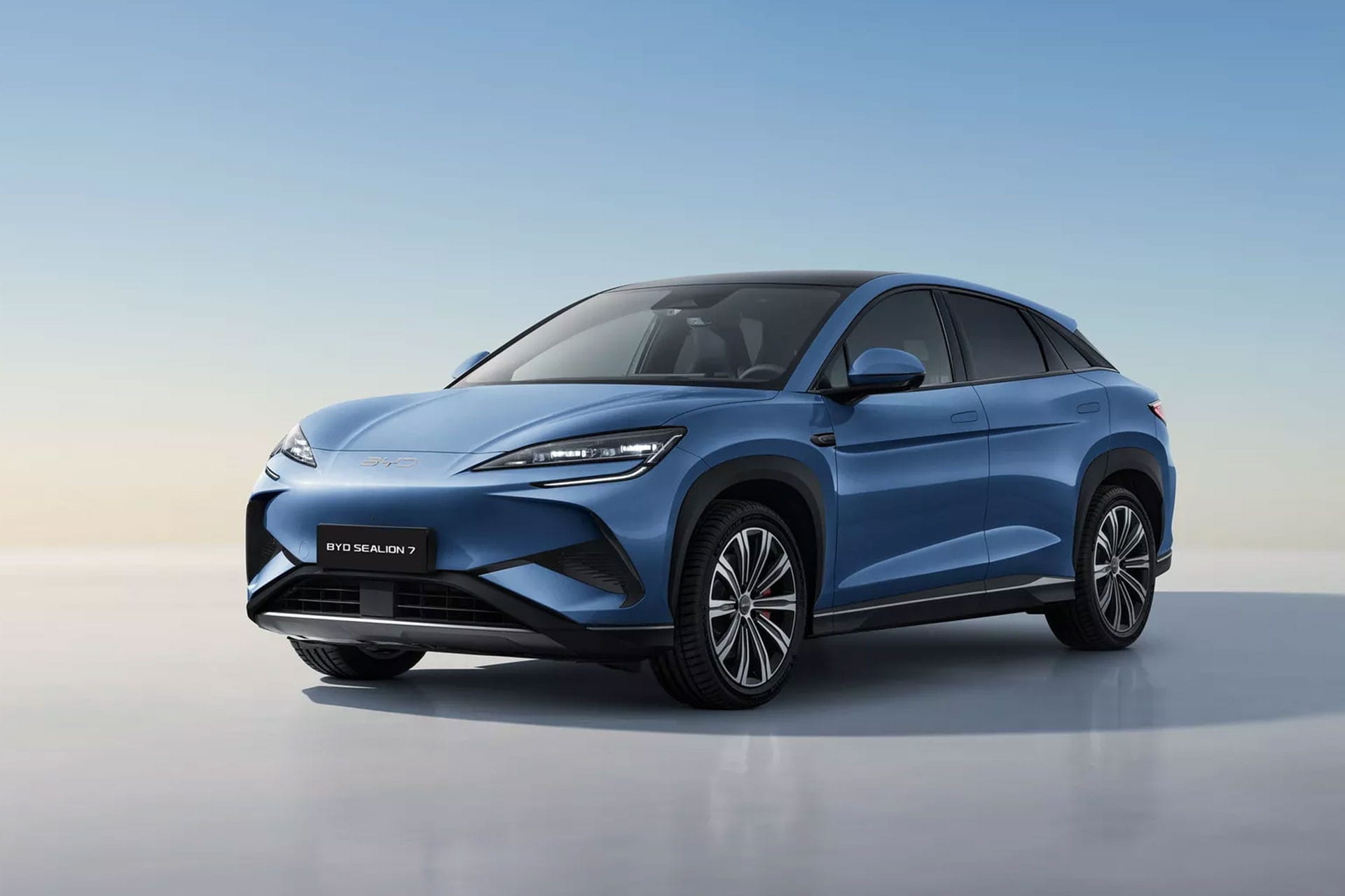 Xe BYD Sealion màu xanh và đen phù hợp với tuổi Giáp Dần 1974