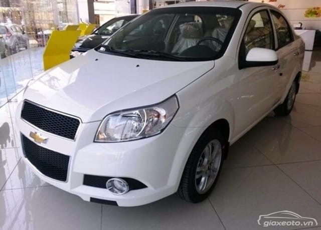 Xe Chevrolet Aveo 5 chỗ màu trắng, mẫu sedan hạng B phù hợp gia đình