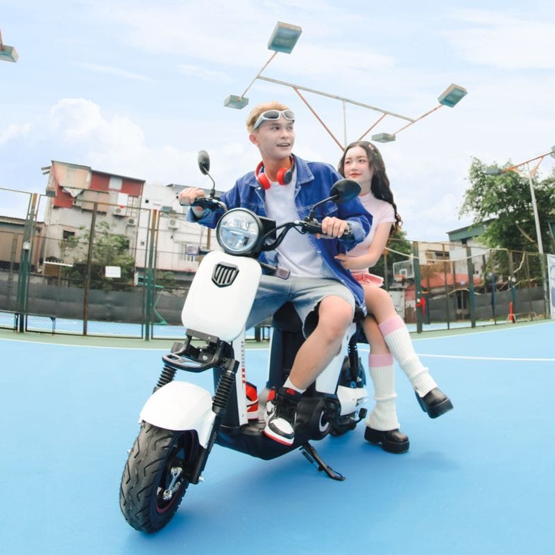 Xe đạp điện Osakar Mandi với khung xe thấp và yên êm ái