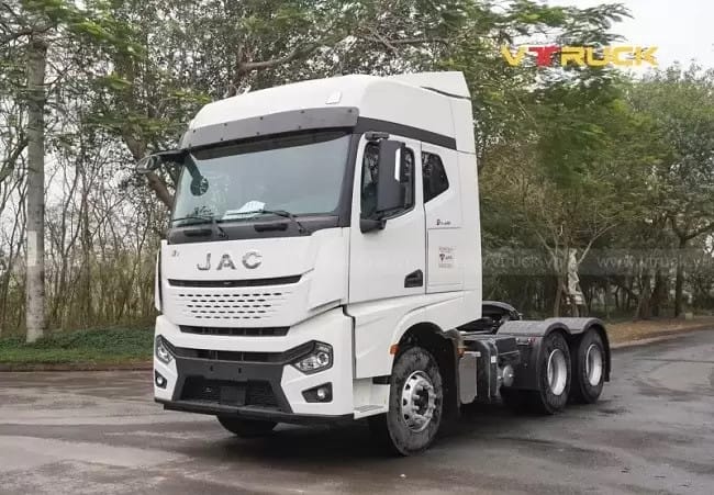 Xe đầu kéo JAC Q7 420 cầu láp tối ưu định mức dầu