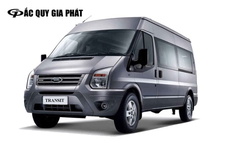 Xe Ford Transit 16 chỗ cho thấy rõ ưu điểm về chiều rộng và chiều cao