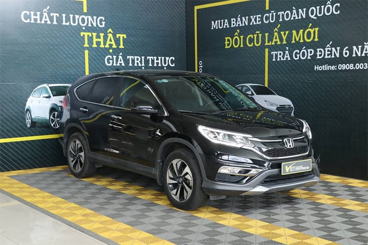 Xe hơi màu đen, màu tương khắc mà người mệnh Hỏa nên tránh.