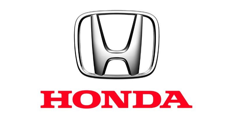 Xe Honda Civic màu đỏ đỗ trên đường phố