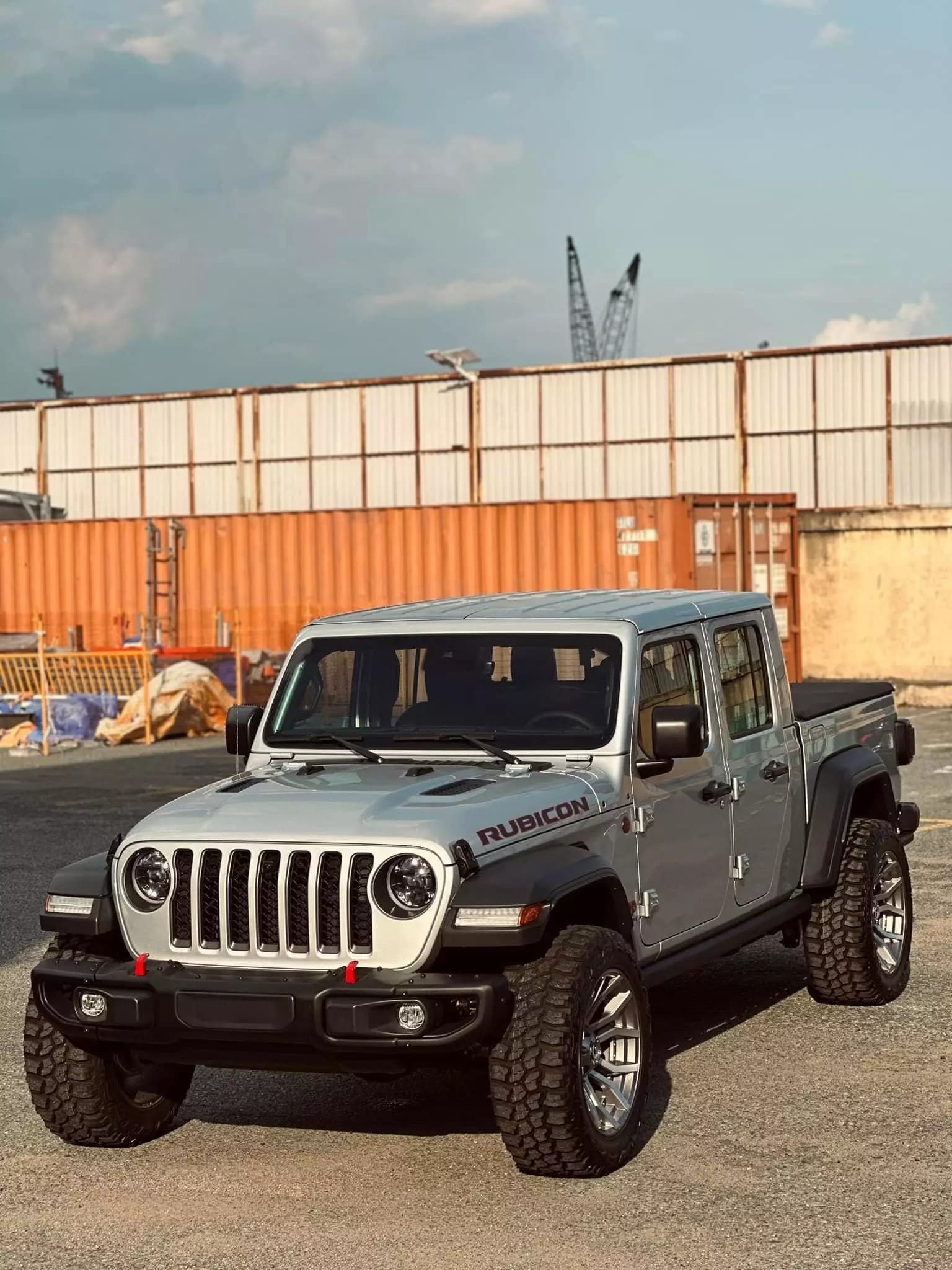 Xe Jeep Gladiator - phiên bản bán tải ấn tượng, thông tin về xe jeep giá bao nhiêu